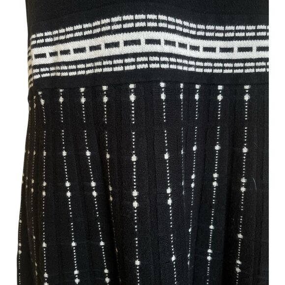 41 Hawthorn A-Line V-Neck Black and White Midi Dress - Picture 3 of 7